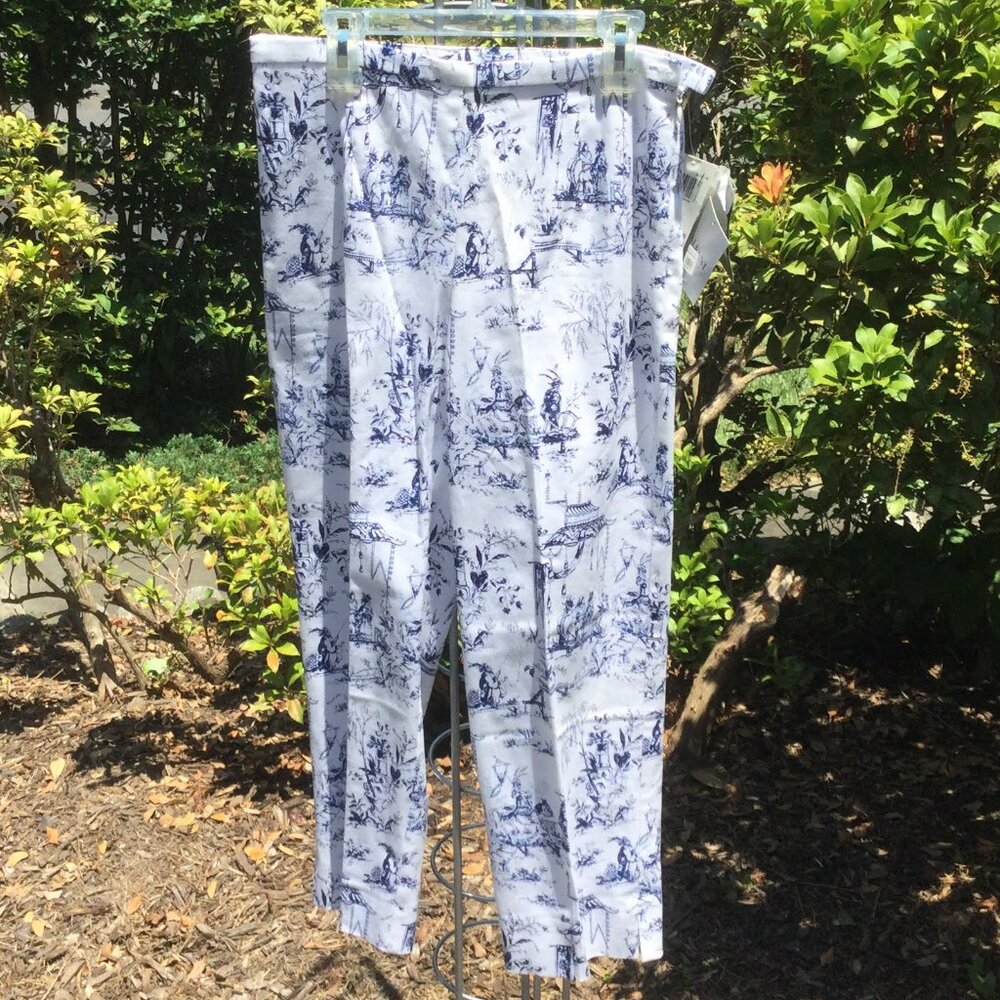 Sutton Studio Blue Arts on White Capr